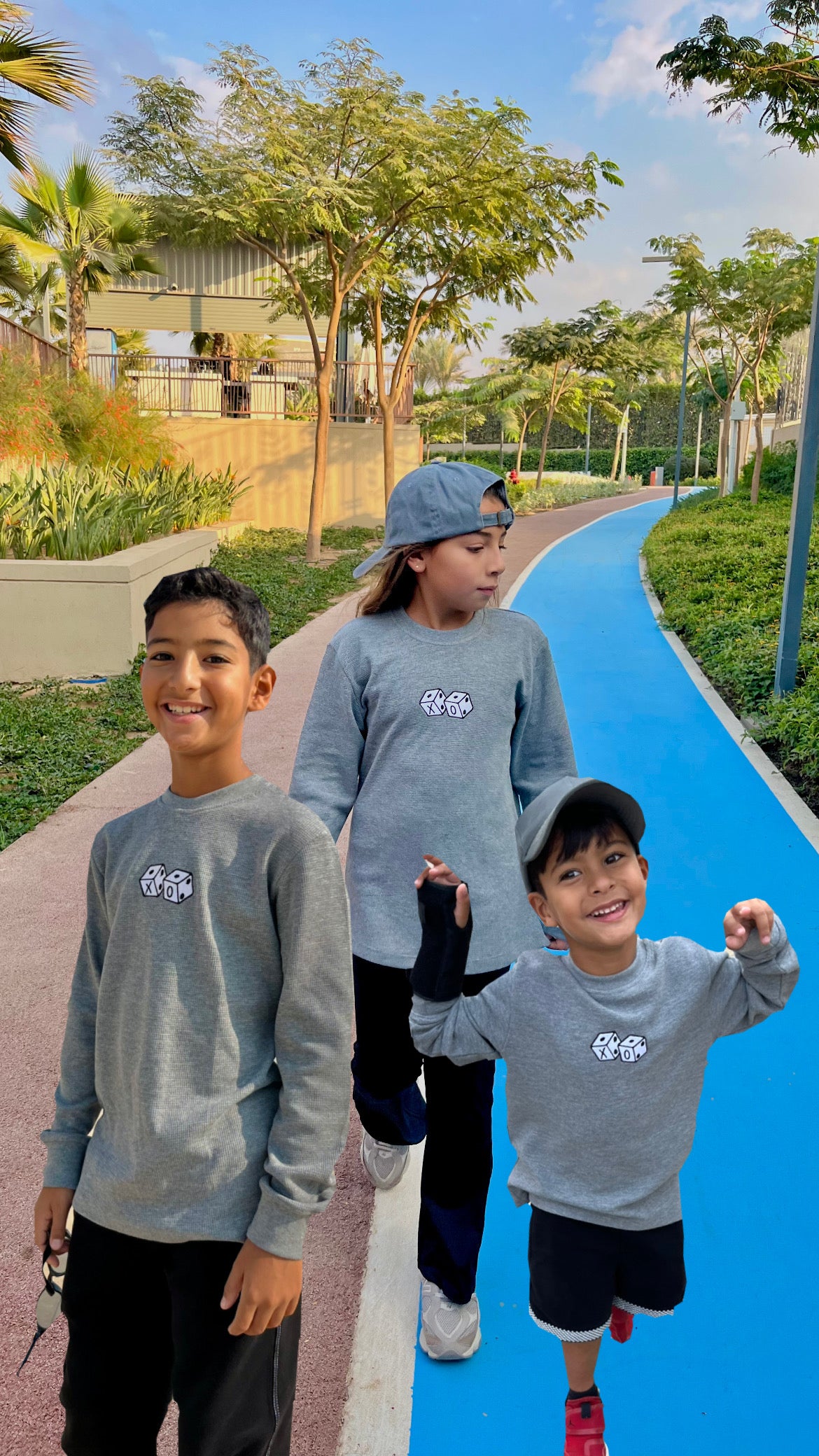 Unisex Gray long sleeves T-shirt