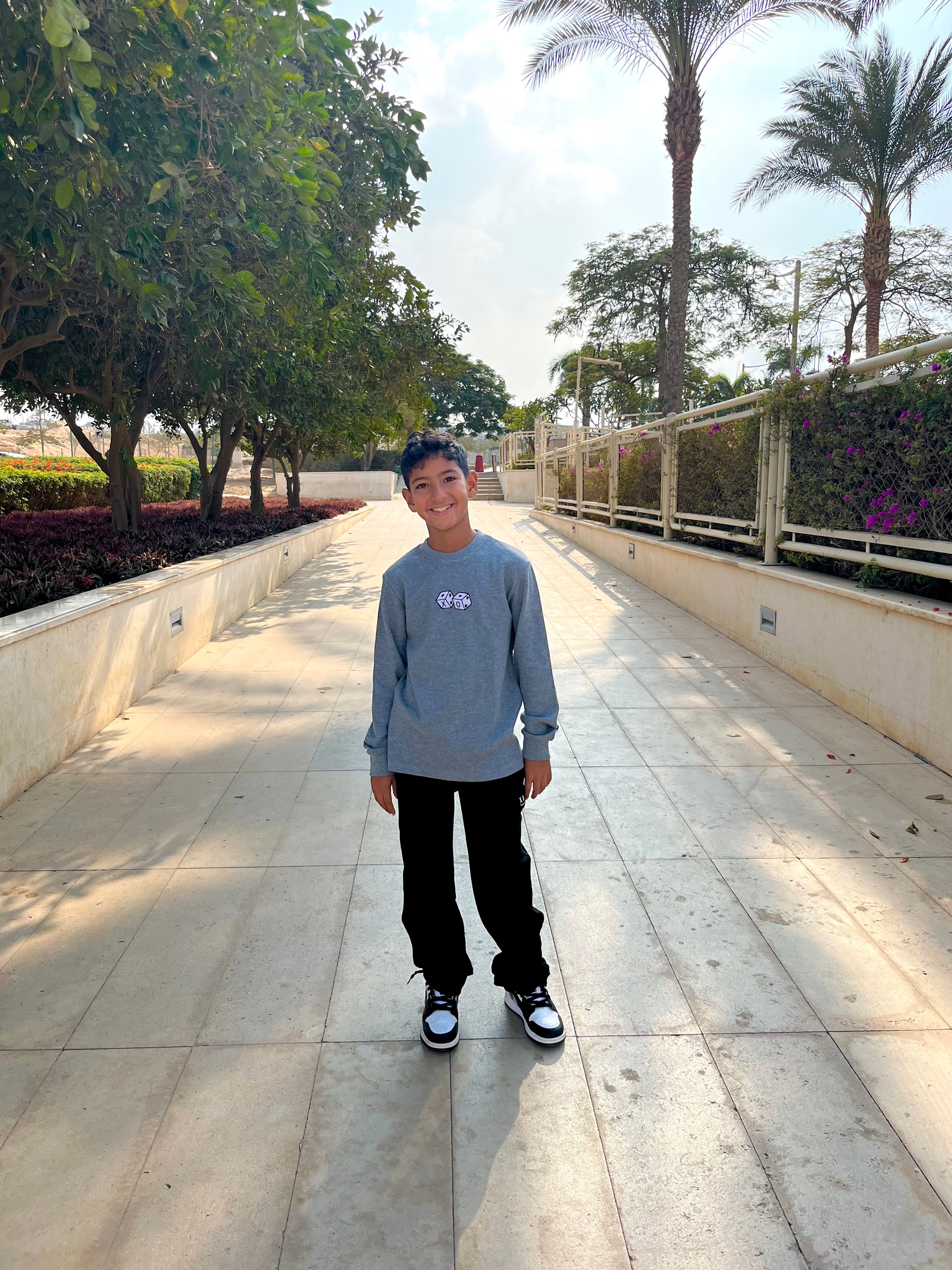 Unisex Gray long sleeves T-shirt